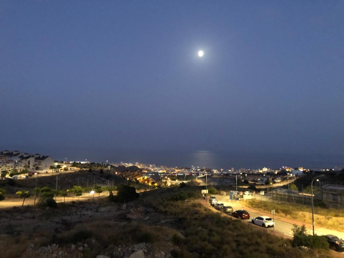 Ático duplex en Benalmádena vistas al mar y montaña dos habitaciones Exterior foto