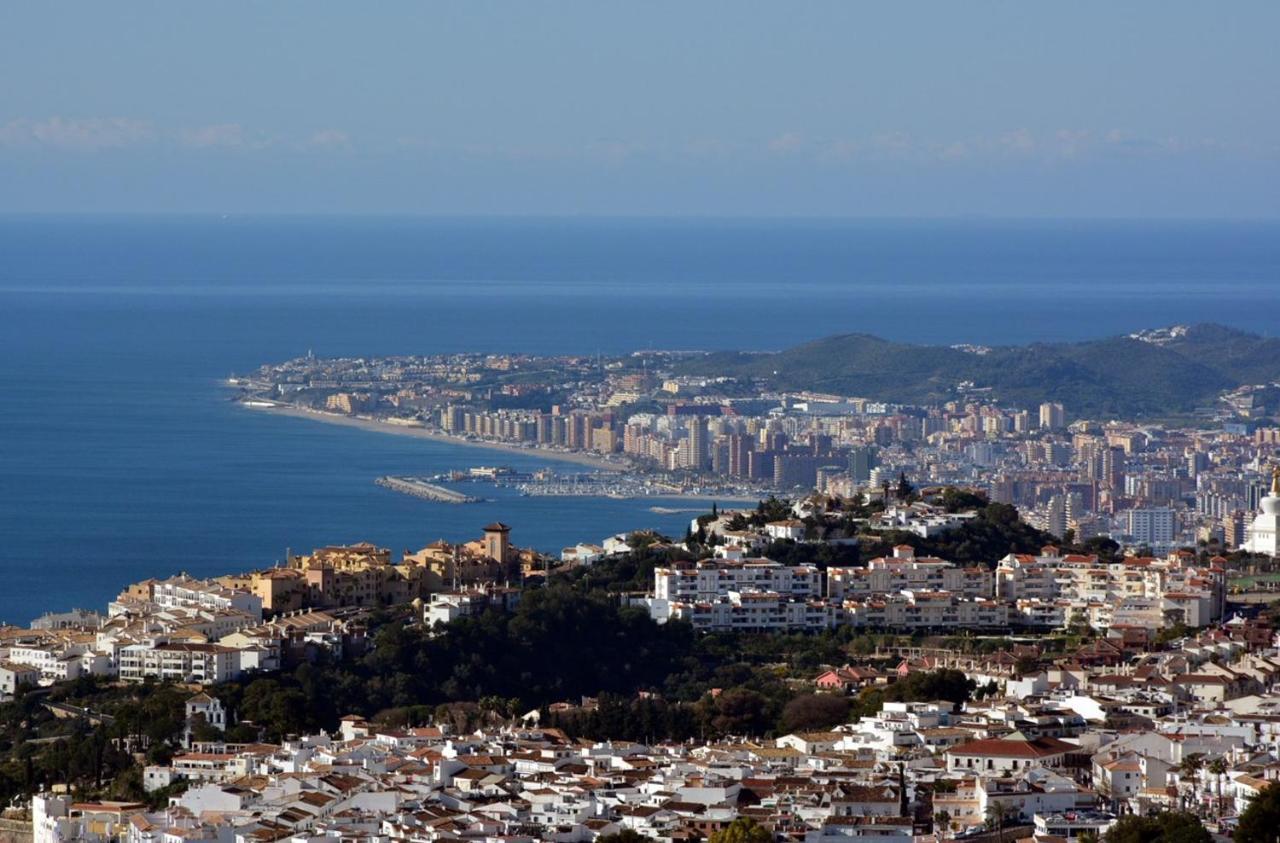 Ático duplex en Benalmádena vistas al mar y montaña dos habitaciones Exterior foto
